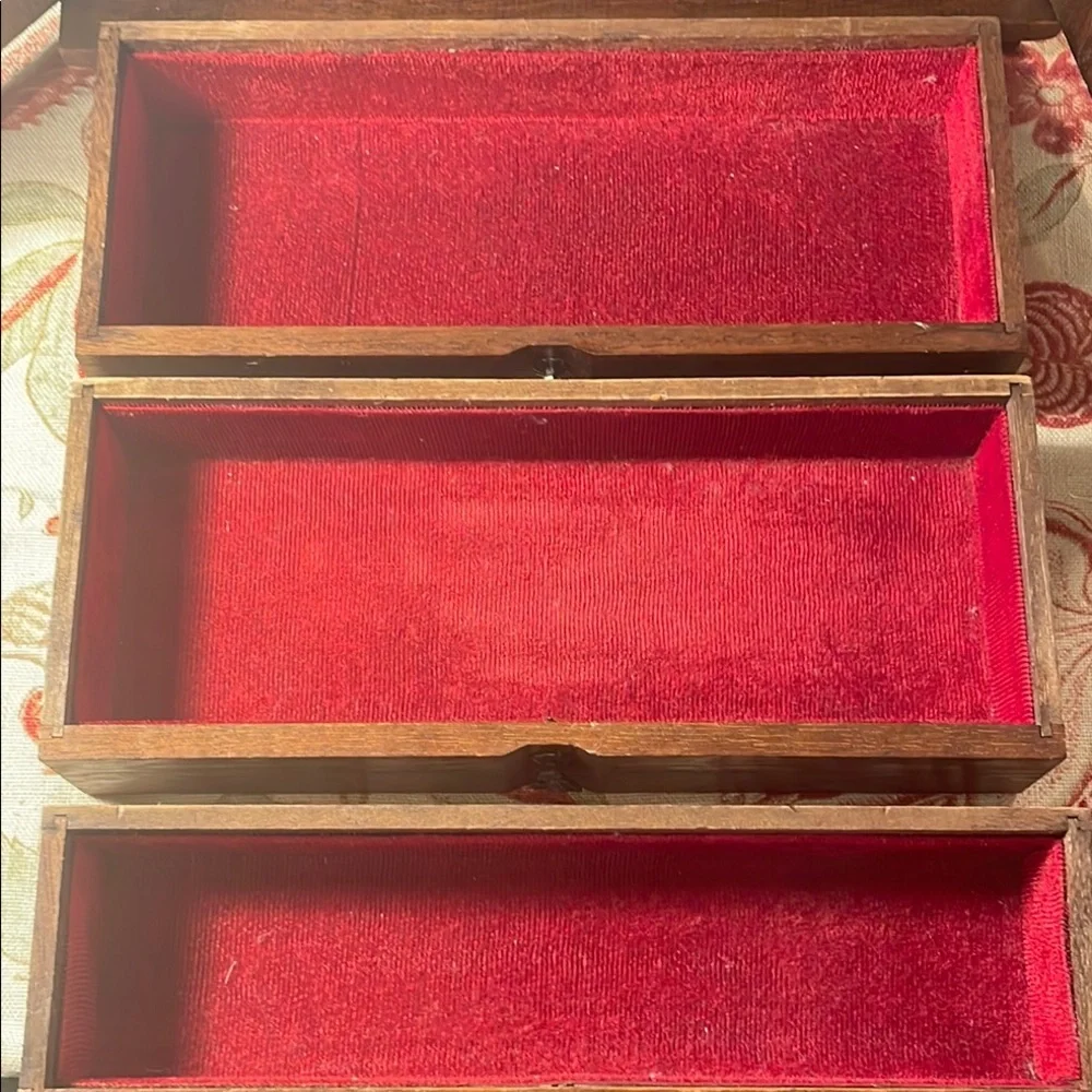 Vintage Wooden 3 Drawer Felt Lined Musical Jewelry Box Lion Door Pulls Amazing